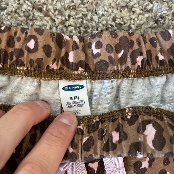 Girls Old Navy leopard print cotton shorts, size medium - Picture 2 of 2